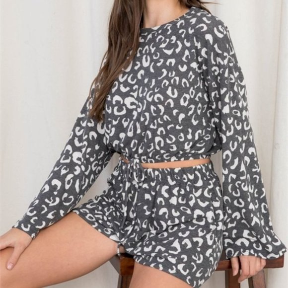 Animal Print PRINT TOP & SHORT SET - Picture 3 of 8